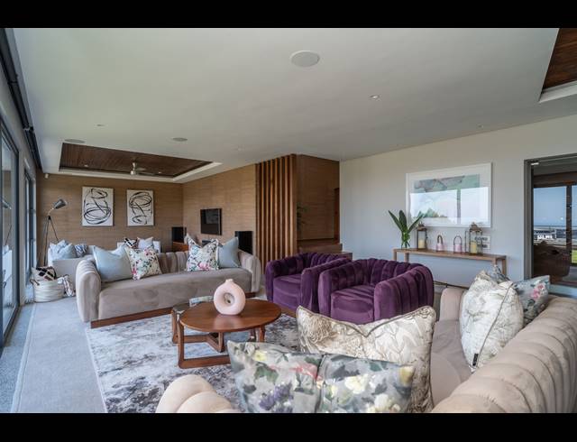 4 BEDROOM HOUSE FOR SALE IN UMHLANGA RIDGE